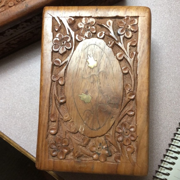 Set of 2 Carved Wooden boxes (India) - Picture 8 of 9